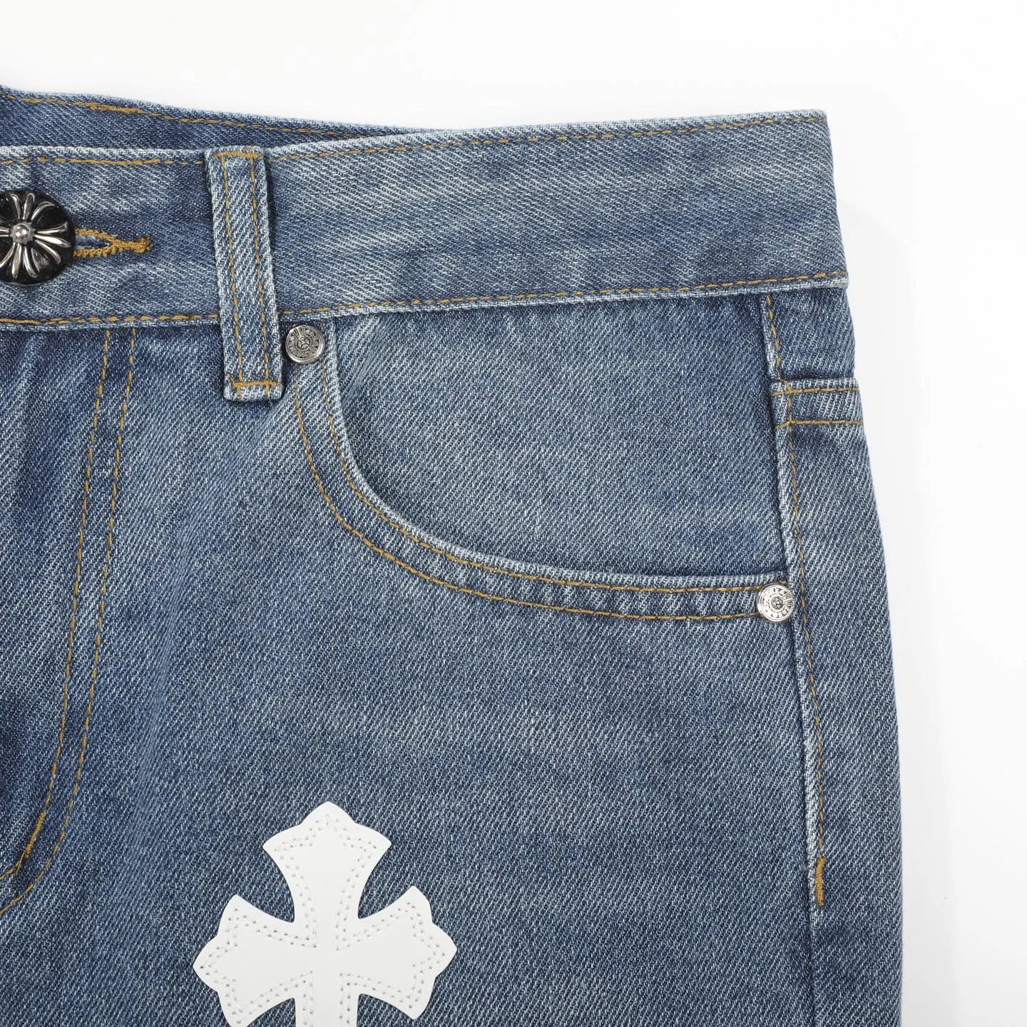 P230 Chrome Hearts CH/Chrome Hearts classic blue and white cross-patterned leather jeans. Original purchase and patterning. Really restores the ultimate texture of Vintage. Special Italian cowhide print and then cut. Customized three-layer thick line leather of sheepskin. The whole body is spliced in heavy water washing process. Craftsmen hand-splash ink. You can see the details. Three-dimensional cutting version. Loose and comfortable. Not flattering on the figure. Makes you taller and slimmer. Factory Seiko. Original quality control. Same style for men and women. Can be matched with couples. Versatile recommendation. Essential jeans for all seasons Color: blue Size: 28-36 (S-XXL)